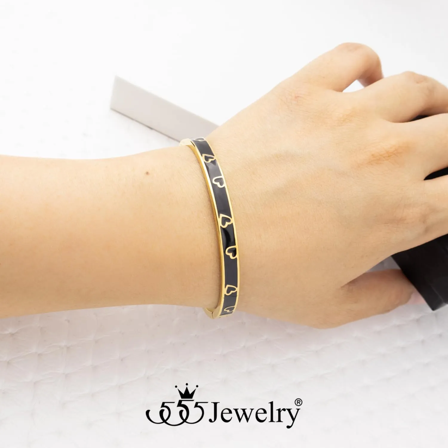 555Jewelry Wide Stainless Steel Bracelet Geometric Triangle Heart Enamel Bangle Bracelets for Women Two Tone Hinged Arm Cuff Jewelry for Women