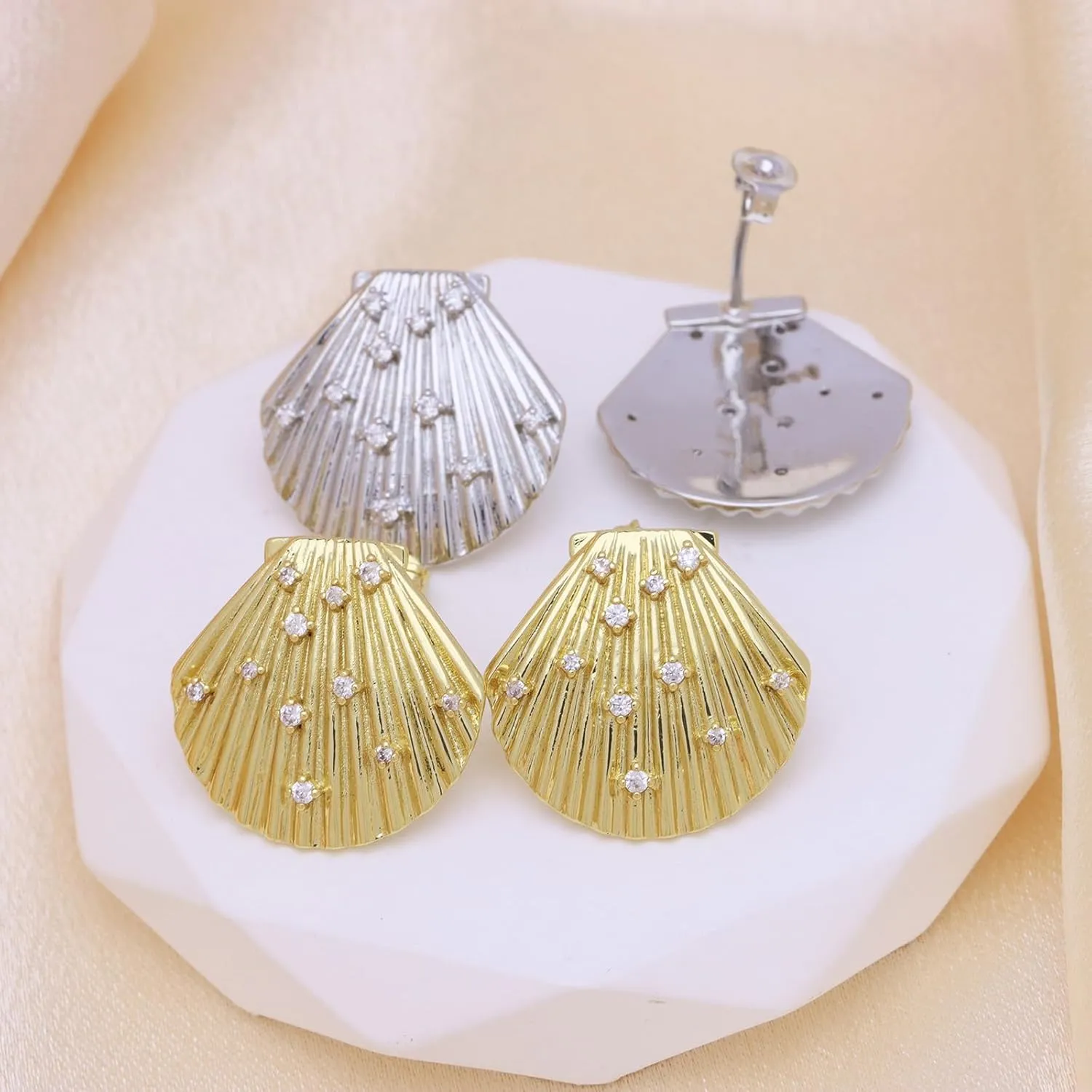 Bi&Yamigeo Shell Earrings,Seashell Stud Earrings,Vintage Beach Sea Shell Theme Jewelry for Women