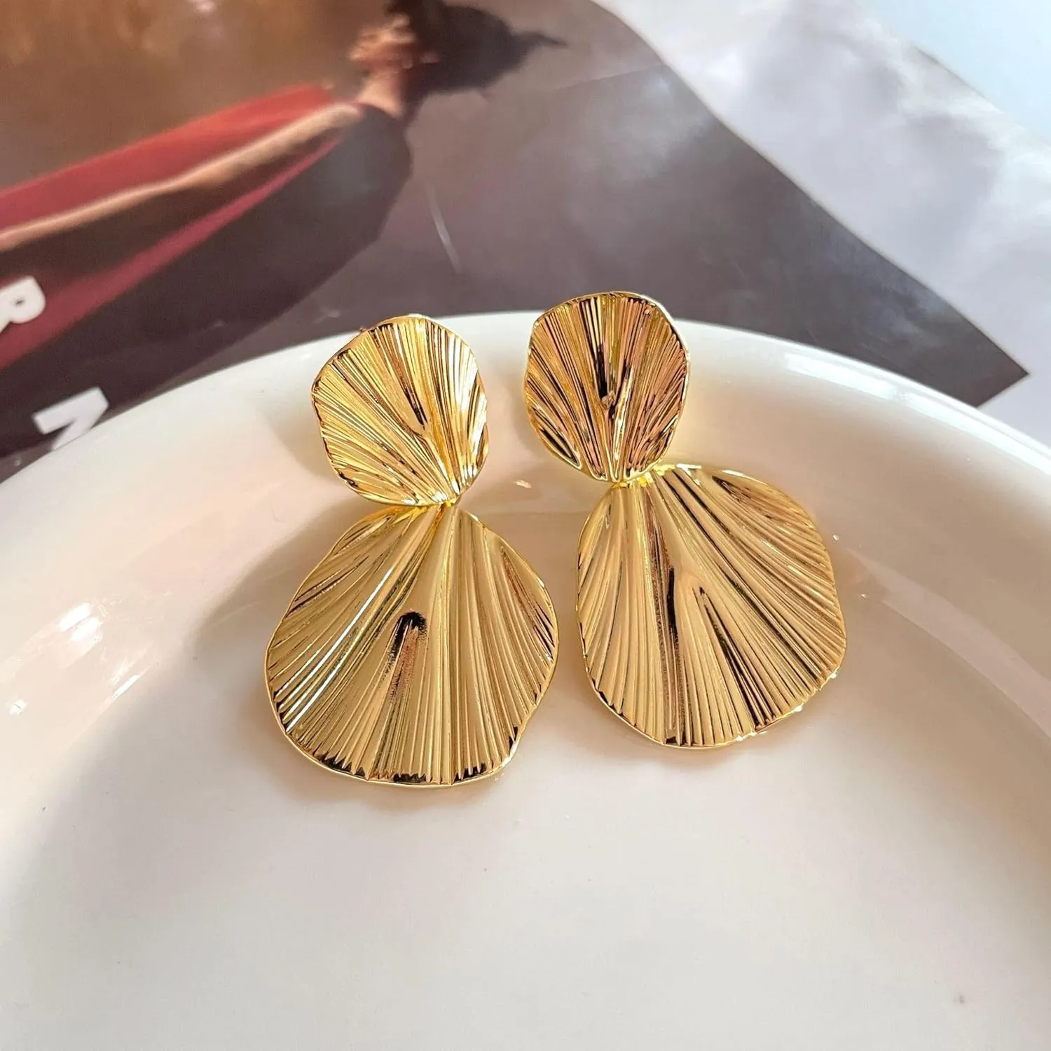 Conch Starfish Seashell Earrings Gold Stud Earrings for Women Boho Ocean Scallop Shell Earrings Gold Earrings Summer Beach Jewelry Gifts
