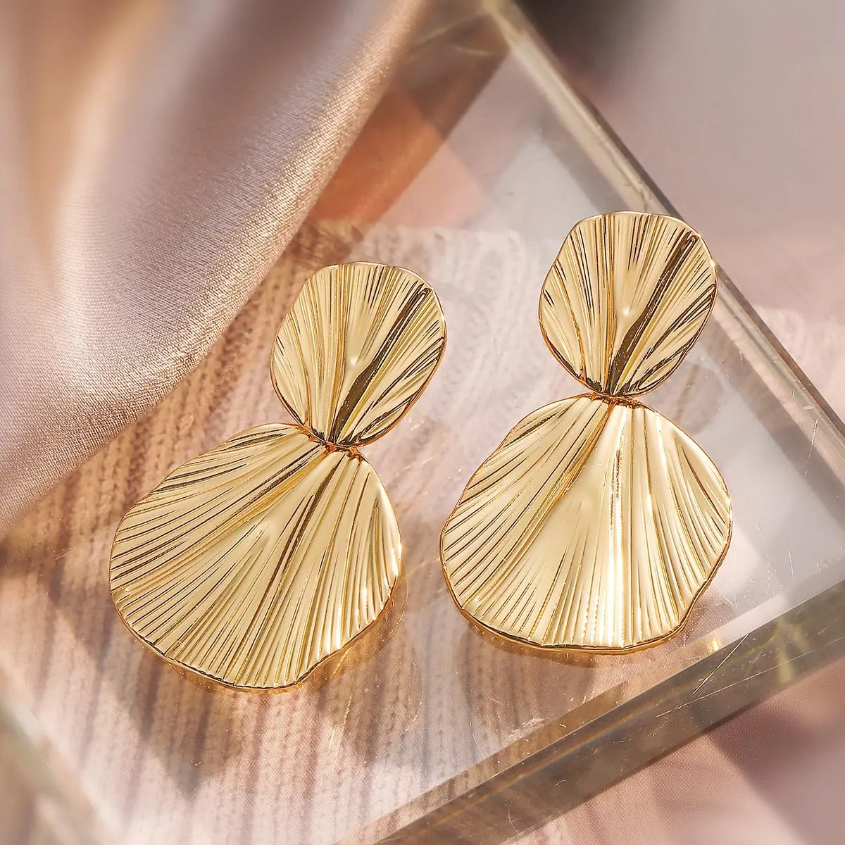 Conch Starfish Seashell Earrings Gold Stud Earrings for Women Boho Ocean Scallop Shell Earrings Gold Earrings Summer Beach Jewelry Gifts