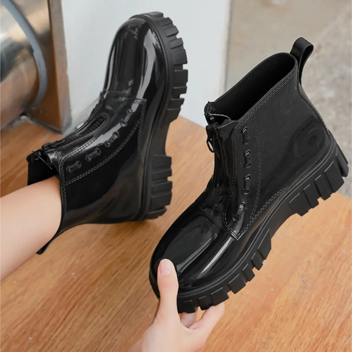 Outdoor Work Booties Women's Thick Soled Rain Boots Waterproof Mid Tube Non Slip Outdoor Water Shoes Outdoor Gardening Work