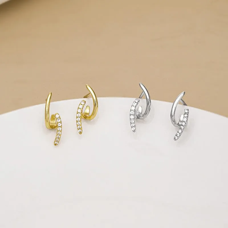 Simplicity in Sparkle: 925 Sterling Silver Minimalist Earrings with Gold-Plated Small Zircon Studs (silver)